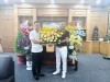 Ông Đỗ Huy Hoan – Chủ tịch HĐQT Công ty Cổ phần Y dược Tân Trường Sinh (bên phải) chúc mừng Tân giám đốc Ngân hàng Agribank CN Tỉnh Bắc Giang